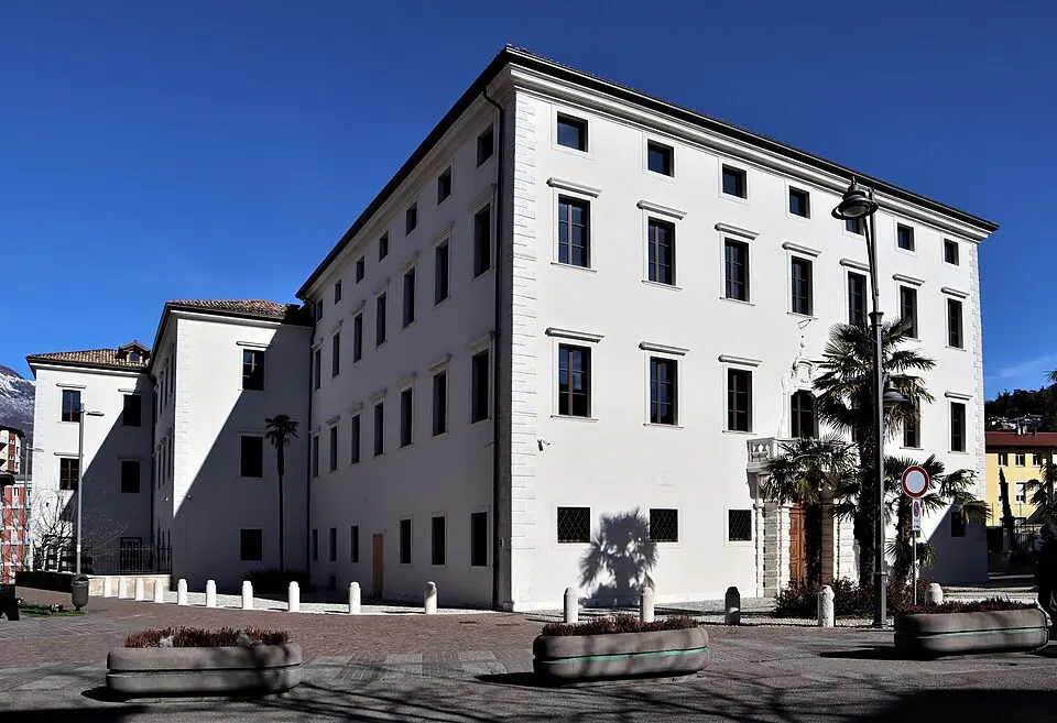 Bild: Lungoleno · CC BY-SA 4.0 Palazzo Rosmini "al Frassem"