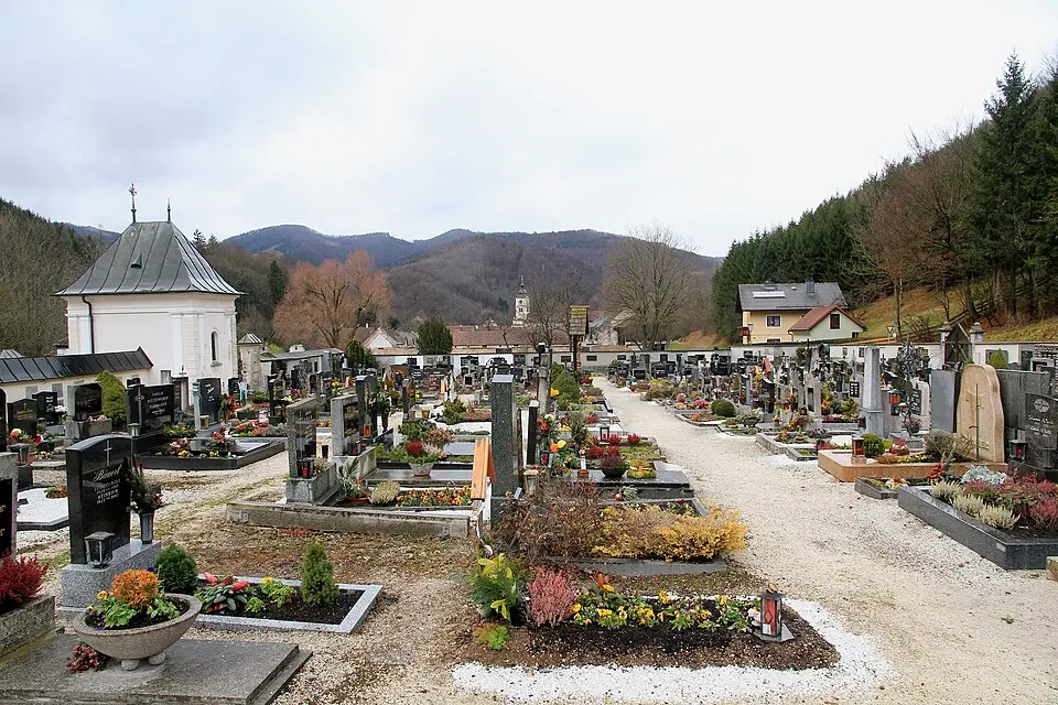 Bild: C.Stadler/Bwag · CC BY-SA 3.0 AT Friedhof Lilienfeld