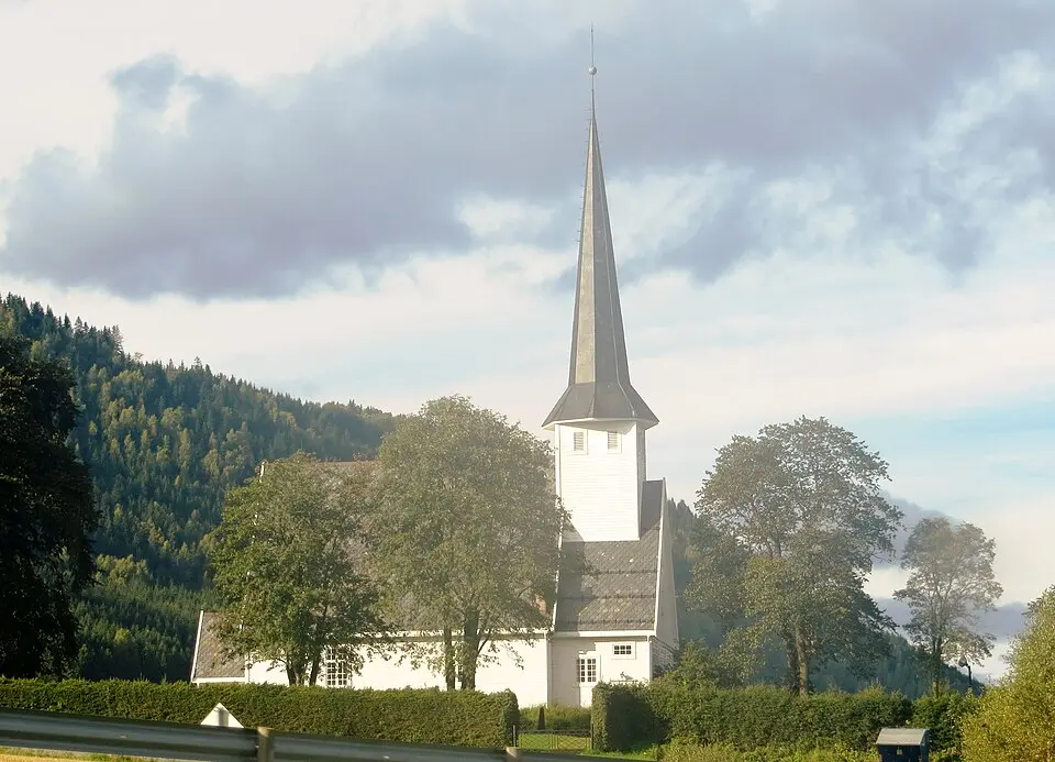 Bild: Bjoertvedt · CC BY-SA 3.0 NO Vingrom kirke