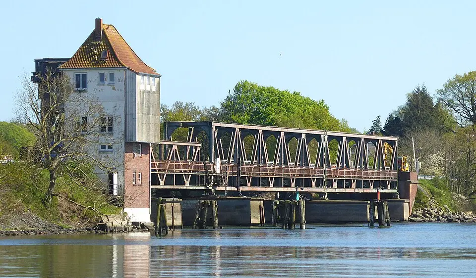 Image: Wolfgang Pehlemann · CC BY-SA 3.0 DE Lindaunis Bridge