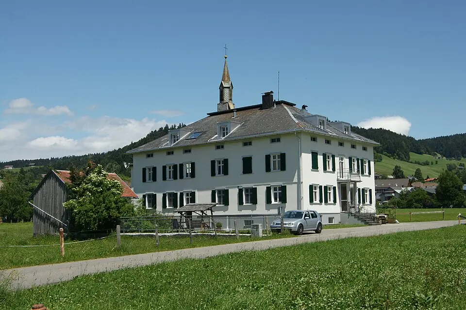 Bild: böhringer friedrich · CC BY-SA 2.5 ehem. Versorgungsheim Lingenau, Wohnheim der Vorarlberger Lebenshilfe
