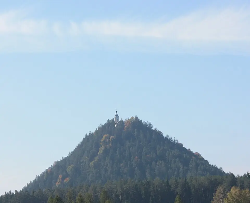 Obrázok: Mefusbren69 · Public domain Kirche am Lisnaberg