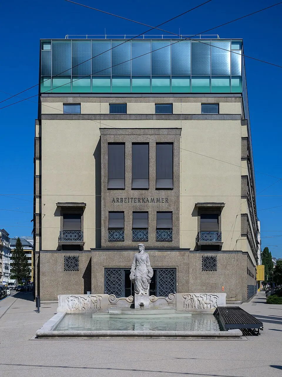 Arbeiterkammer und Brunnen