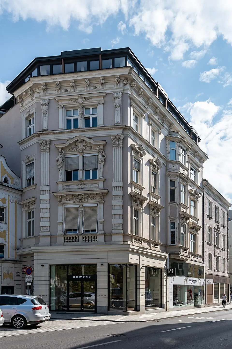 Wohn- und Geschäftshaus