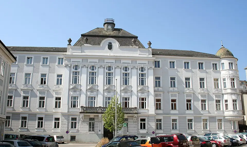 Bild: Hans Koberger · CC BY-SA 3.0 Ehem. Landeskulturratsgebäude und Ausstellungspavillon