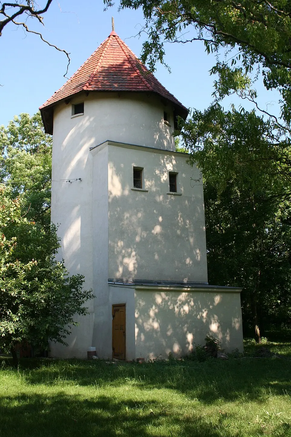 Wieża (pozostałość dworu)
