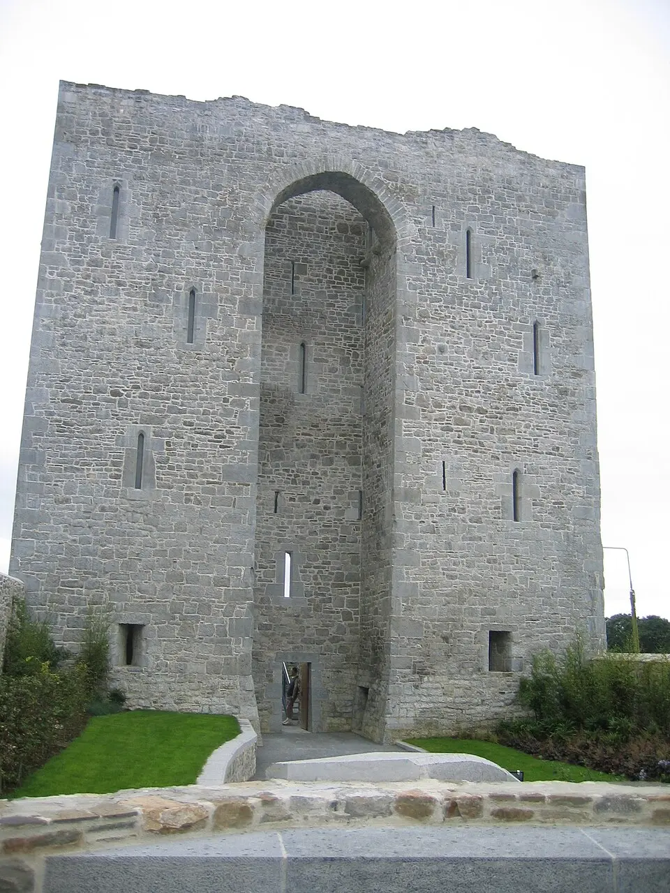 Nahrál: Larsoner~commonswiki · Public domain Listowel Castle