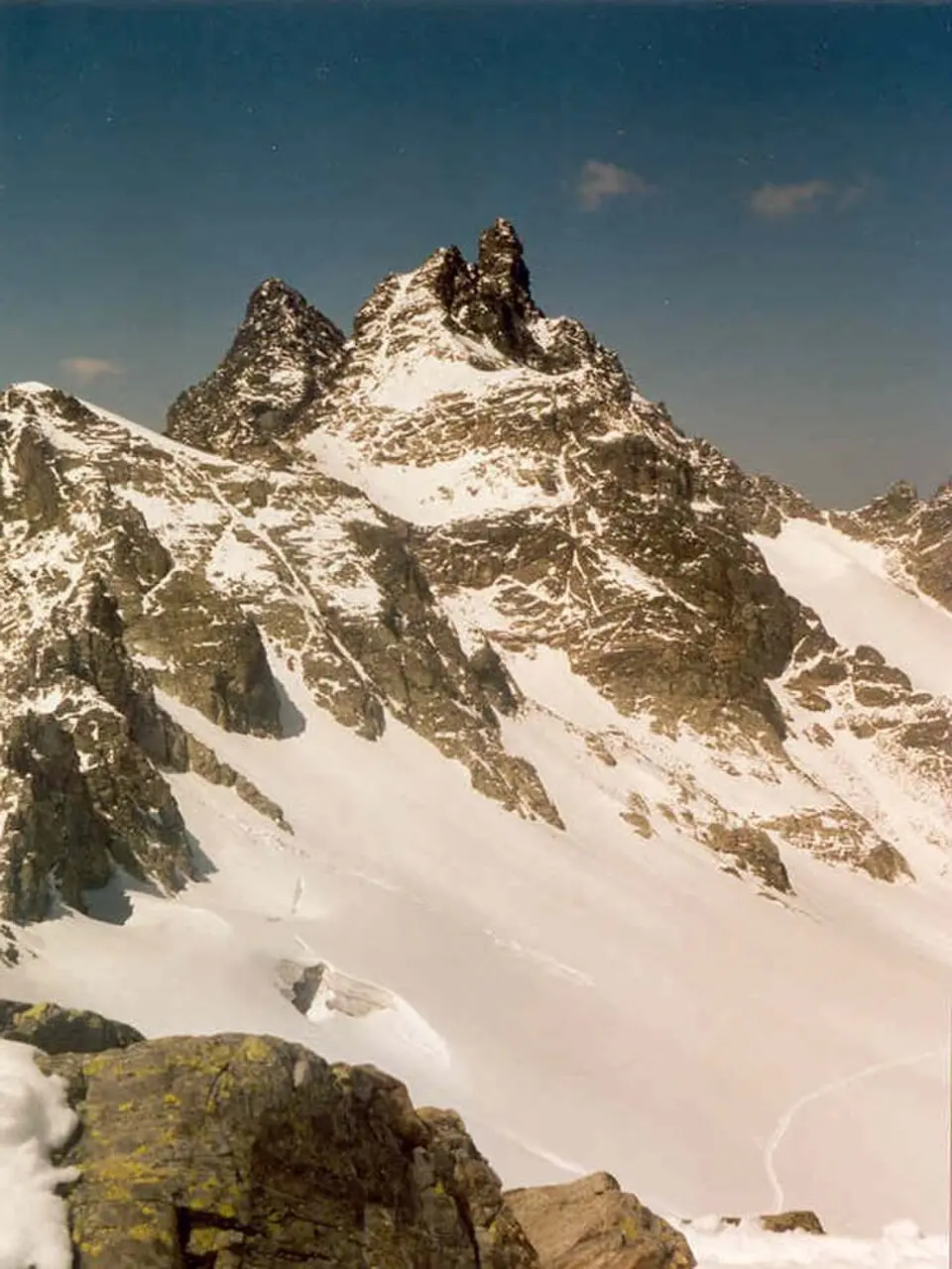 Obrázek: Crampon · CC BY-SA 3.0 Grosslitzner