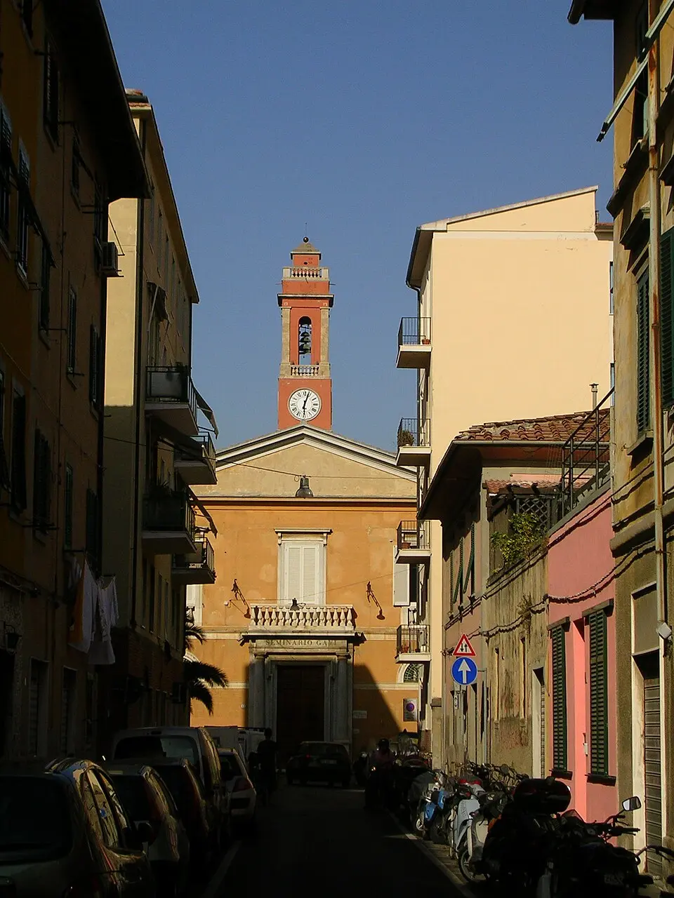 Image: Etienne (Li) · CC BY-SA 3.0 Seminary (Livorno)