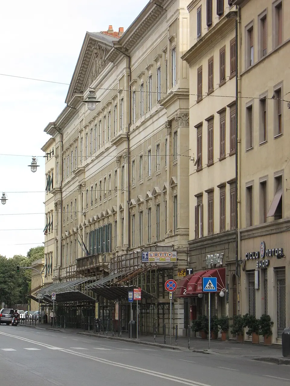 Image: Etienne (Li) · CC BY-SA 3.0 Palazzo de Larderel