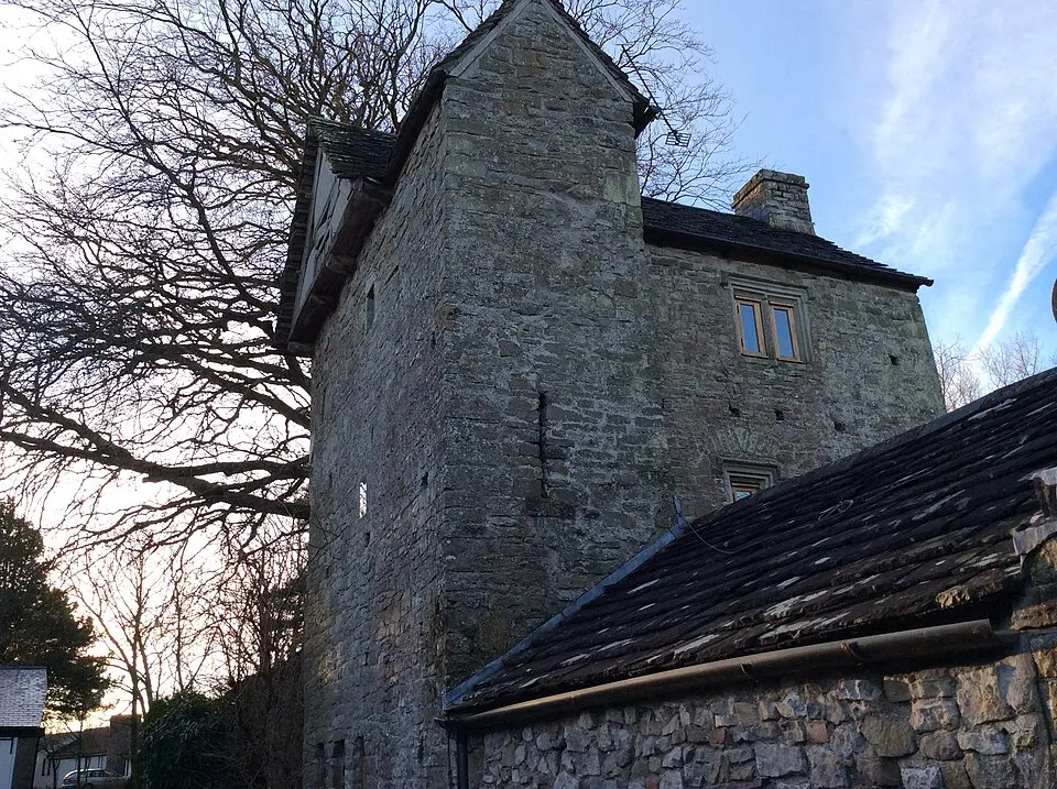 Image: FruitMonkey · CC BY-SA 3.0 Llandough Castle