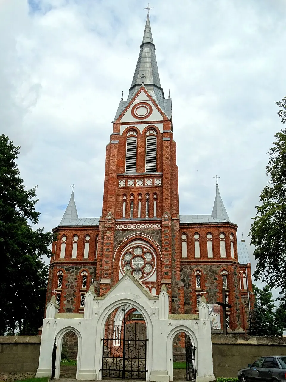 Akmenės Šv. Onos bažnyčia