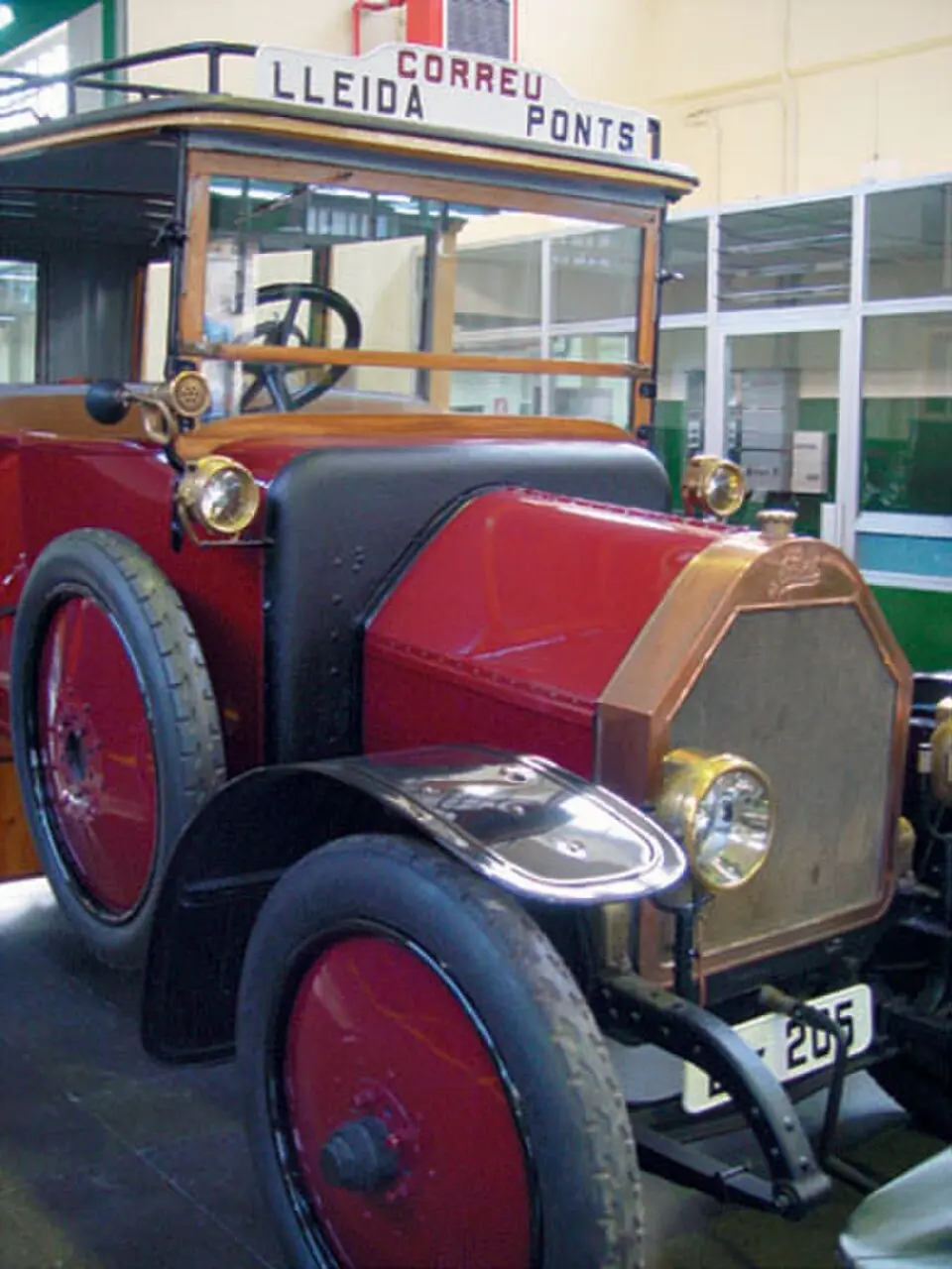 Mis en ligne par: Grubel · CC BY-SA 3.0 Museo de la Automoción de Lérida