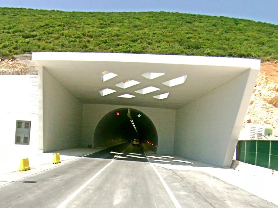 tunnel de Llogara