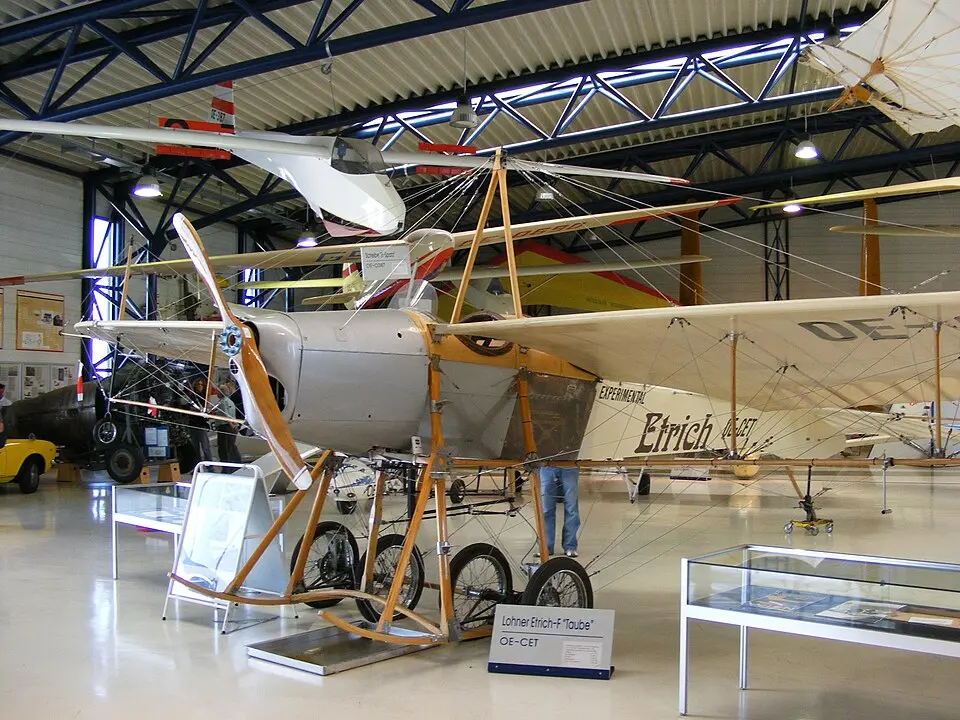 Image: Rottweiler · Public domain Flugmuseum Aviaticum