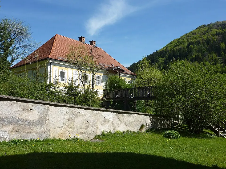 Bild: BSonne · CC BY-SA 3.0 Pfarrhof
