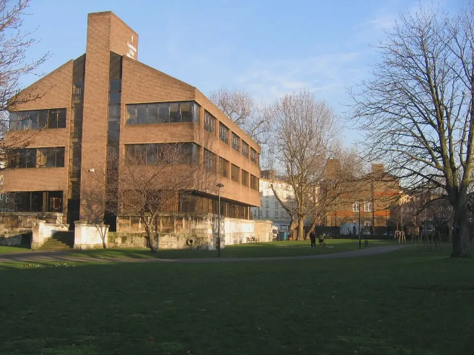 Image: Stephen Craven · CC BY-SA 2.0 St John’s, Horsleydown