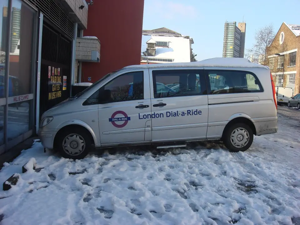Slika: Oxyman · CC BY 2.5 London Dial-a-Ride
