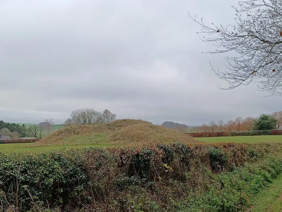 Long Stones long barrow 150m north of Beckhampton House