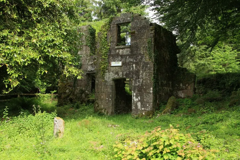 Longstone Manor House