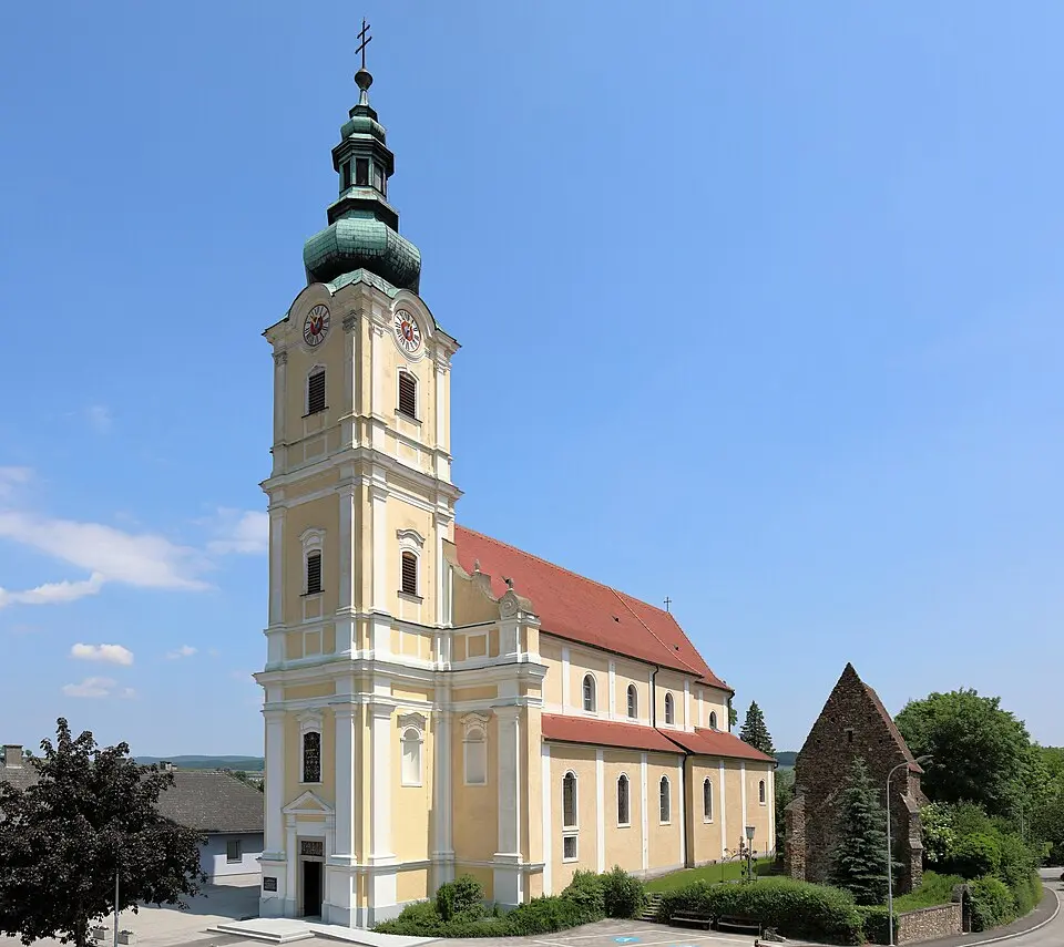 Kath. Pfarrkirche hl. Lorenz und Kirchhof
