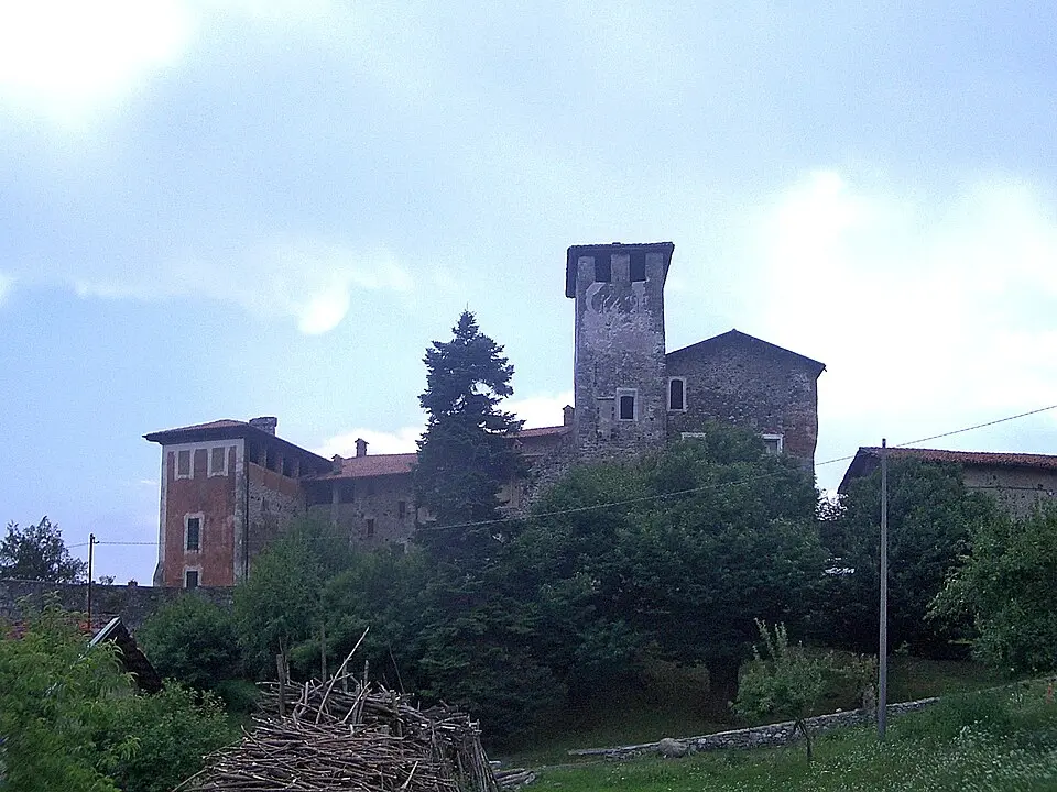 Image: Laurom · CC BY-SA 3.0 Loranzè Castle