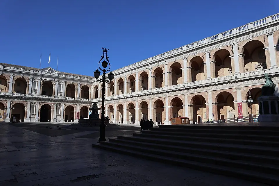 palais apostolique de Loreto