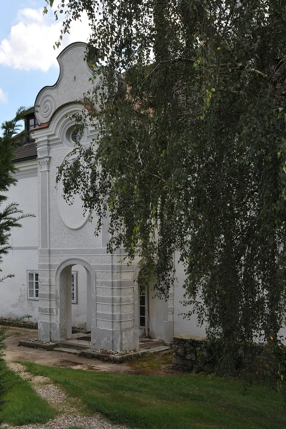 Slika: Ailura · CC BY-SA 3.0 Ansitz Erlangerhof und Wirtschaftsgebäude