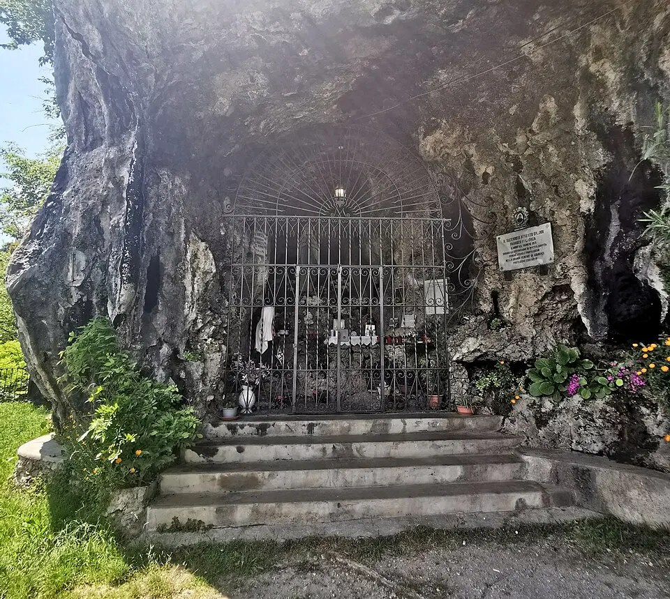 Grotta della Madonna a Laorca