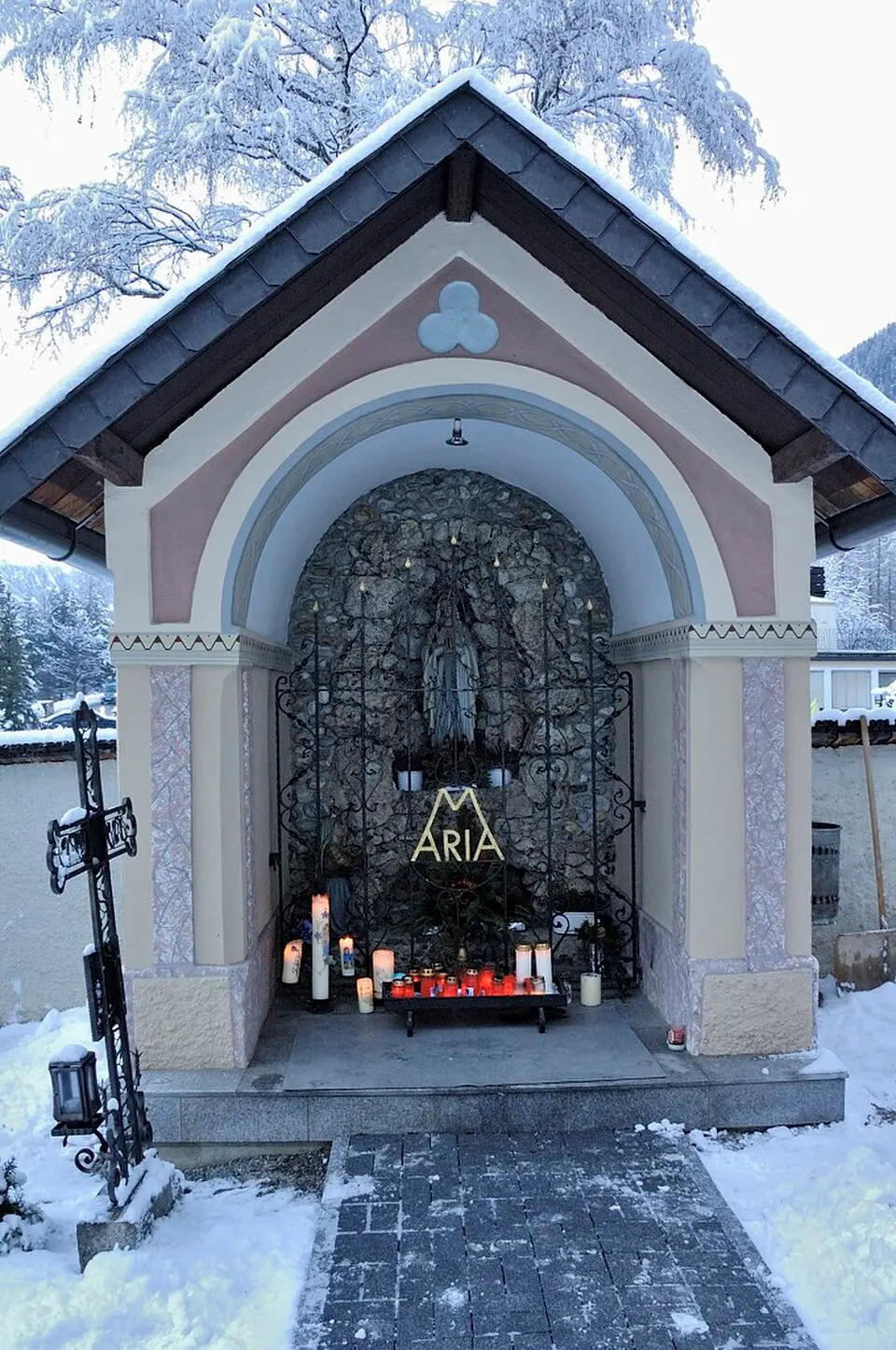 Image: Doronenko · CC BY-SA 3.0 AT Lourdeskapelle in Oberlängenfeld