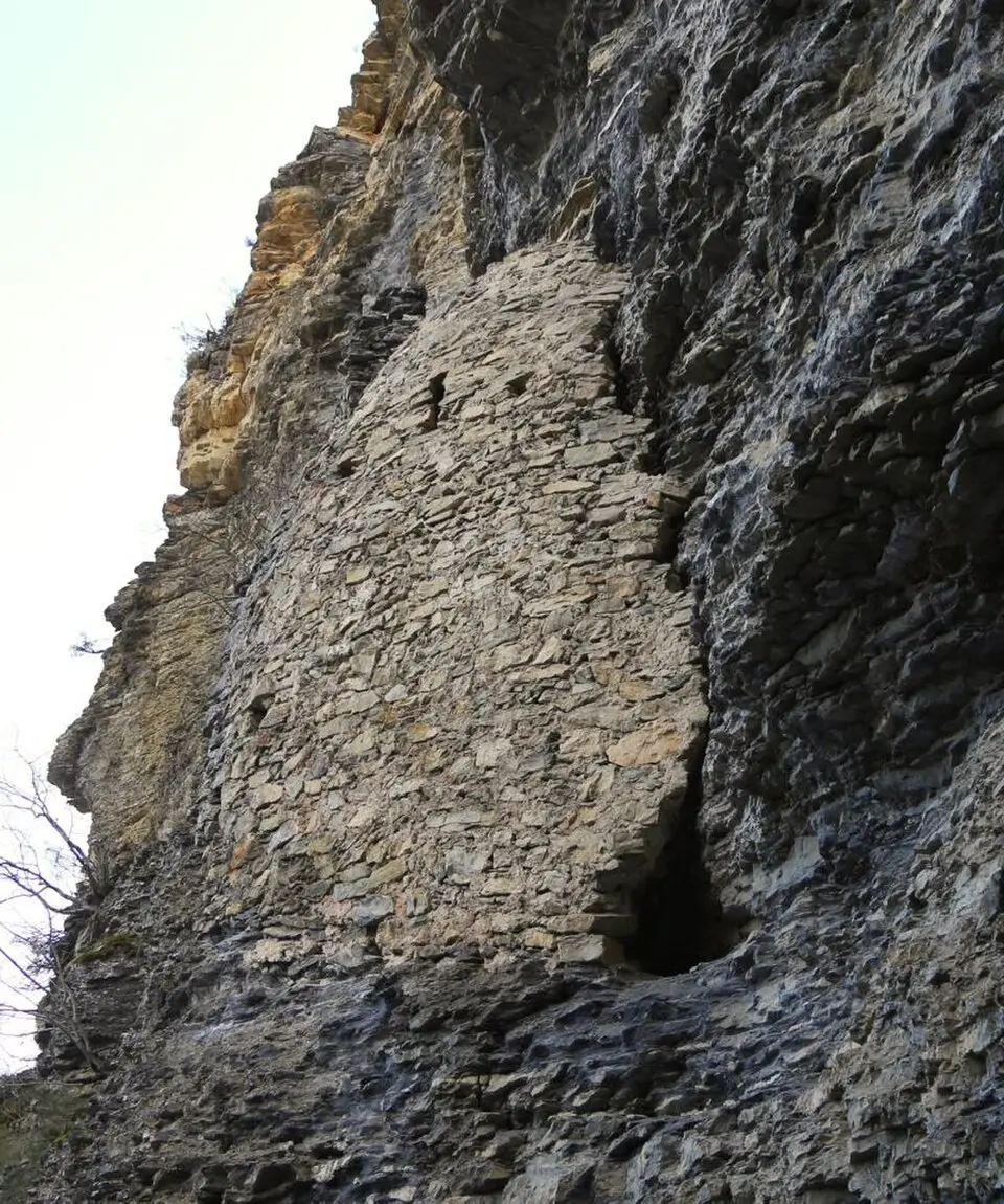 roches des Fées, ruines du château médiéval