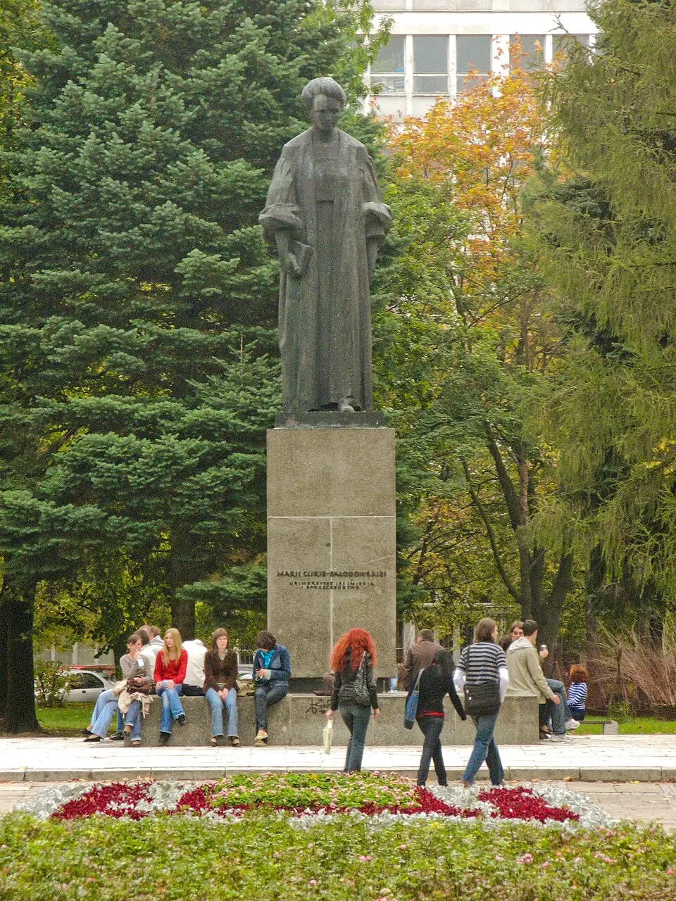 Marie-Curie-Denkmal