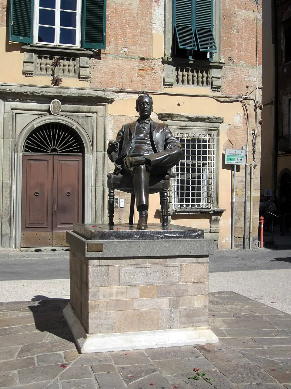 monumento a Giacomo Puccini