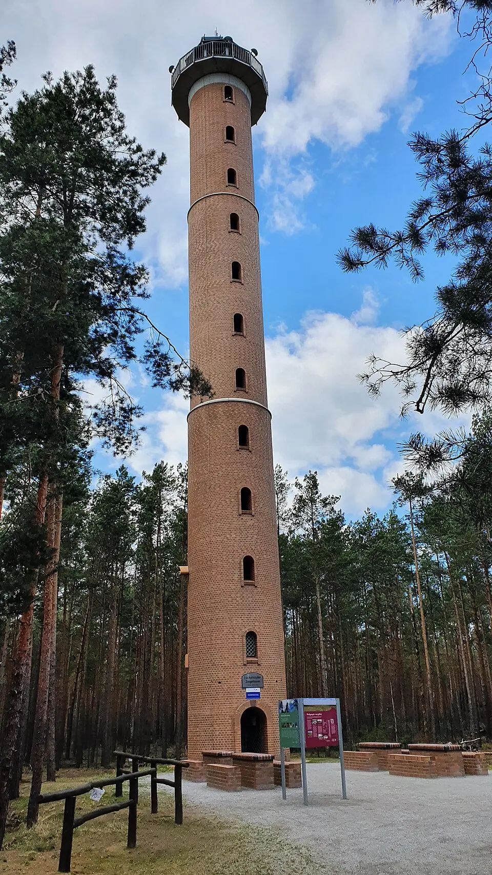 Bild: Rheinlausitzer · CC BY-SA 4.0 Luckaitztaler Ziegelturm