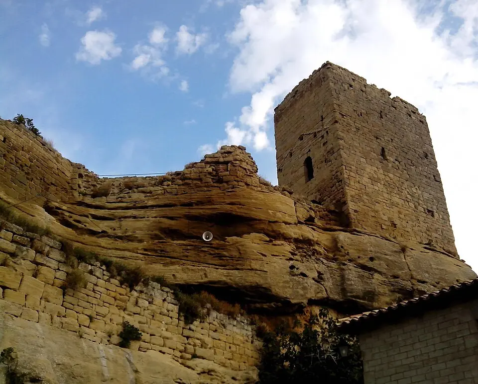 Obrázok: JAVITROM2014 · CC BY-SA 3.0 ES Castillo de Luesia