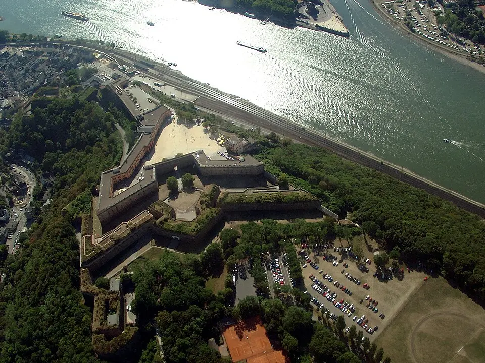 Obrázok: Holger Weinandt at de.wikipedia · CC BY-SA 3.0 Festung Koblenz