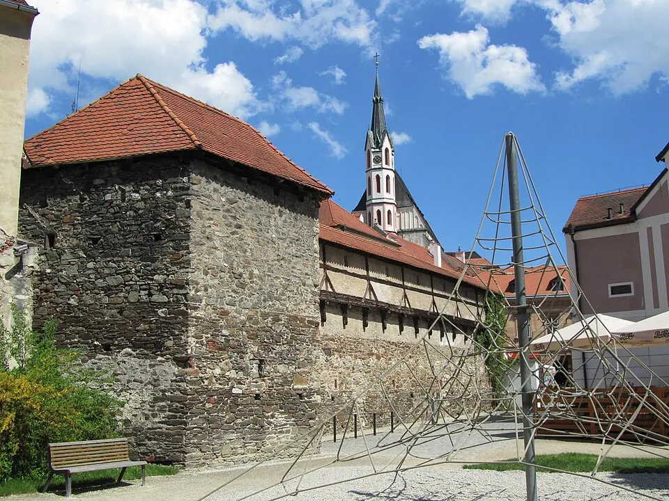 Obrázek: Luke.bristle · CC BY-SA 4.0 Městské opevnění v Českém Krumlově
