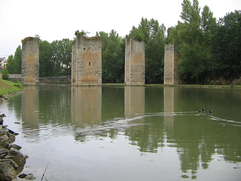 château de Lussac-les-Châteaux