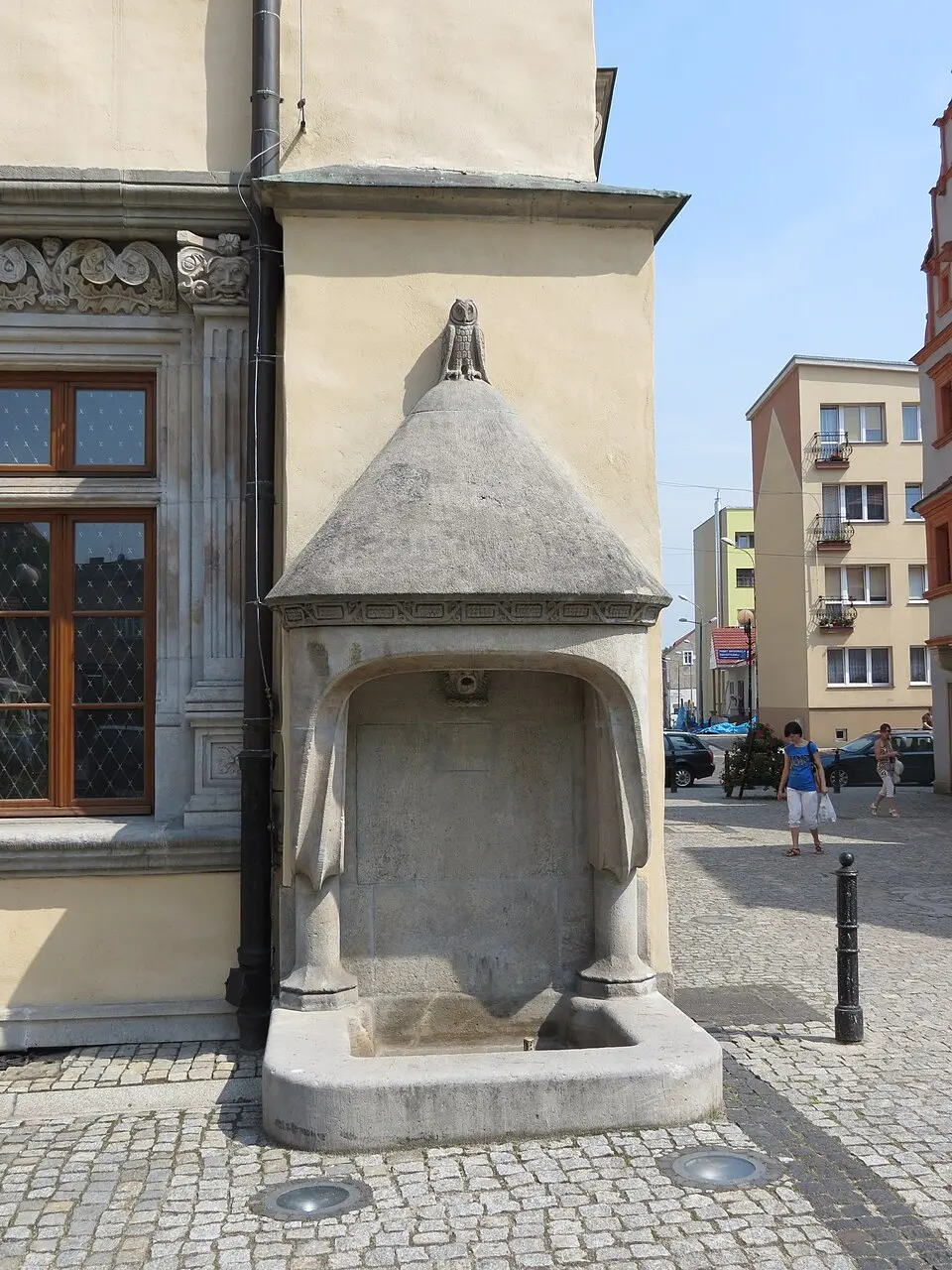 Fontanna z Sową w Lwówku Śląskim