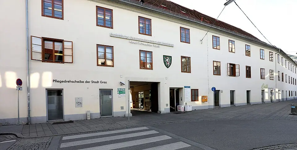 Obrázek: Christian Pirkl · CC BY-SA 4.0 Städtisches Geriatrisches Krankenhaus/Albert Schweitzer Klinik Altbau
