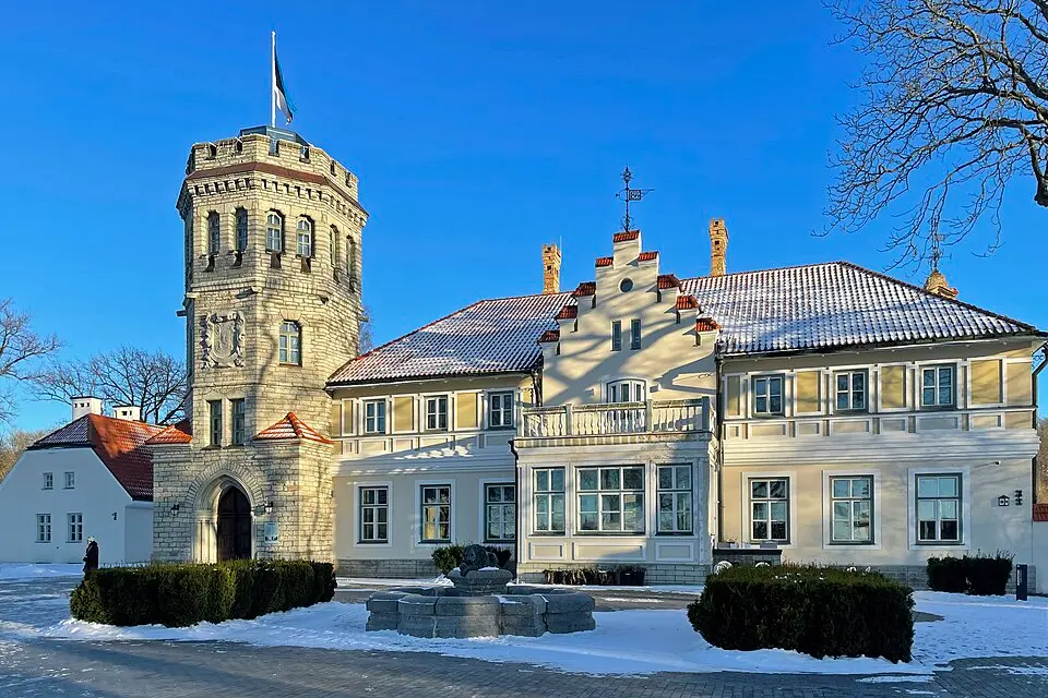 Maarjamäe suvemõisa loss