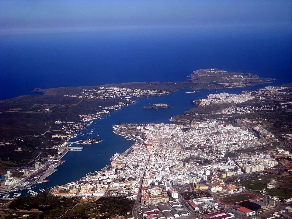 Kép: Paucabot · CC BY-SA 4.0 Puerto de Mahón