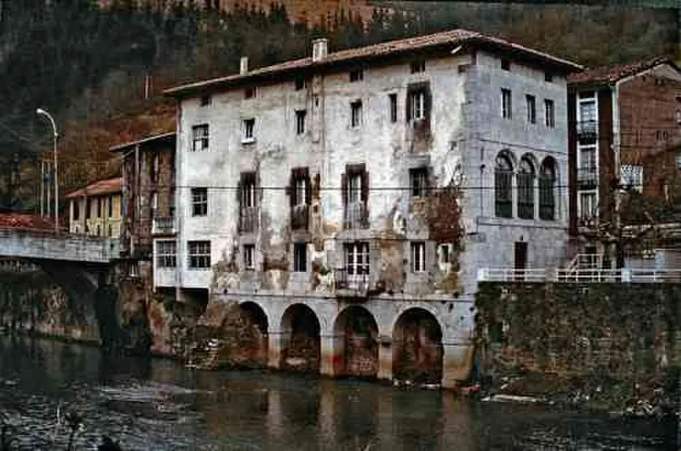 Casa Lonja De Alzola