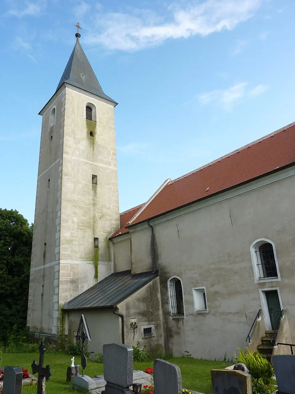 Kath. Filialkirche hl. Johannes der Täufer und Friedhof