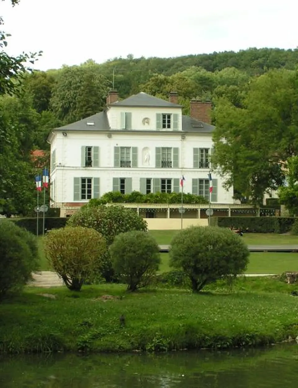 Image: The original uploader was ChrisJ at French Wikipedia. · CC BY-SA 3.0 château de l'Ermitage