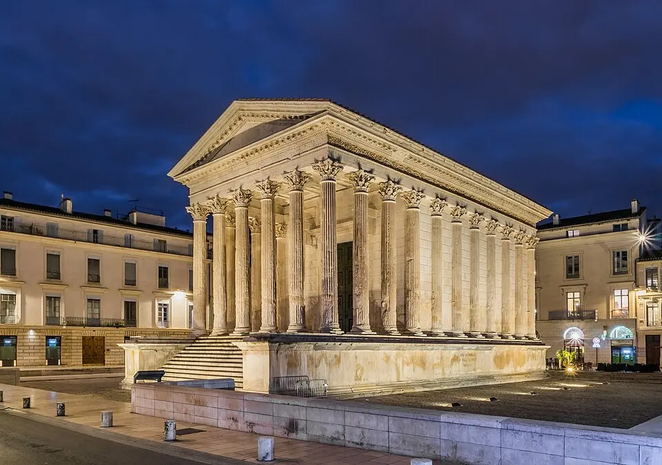 maison carrée