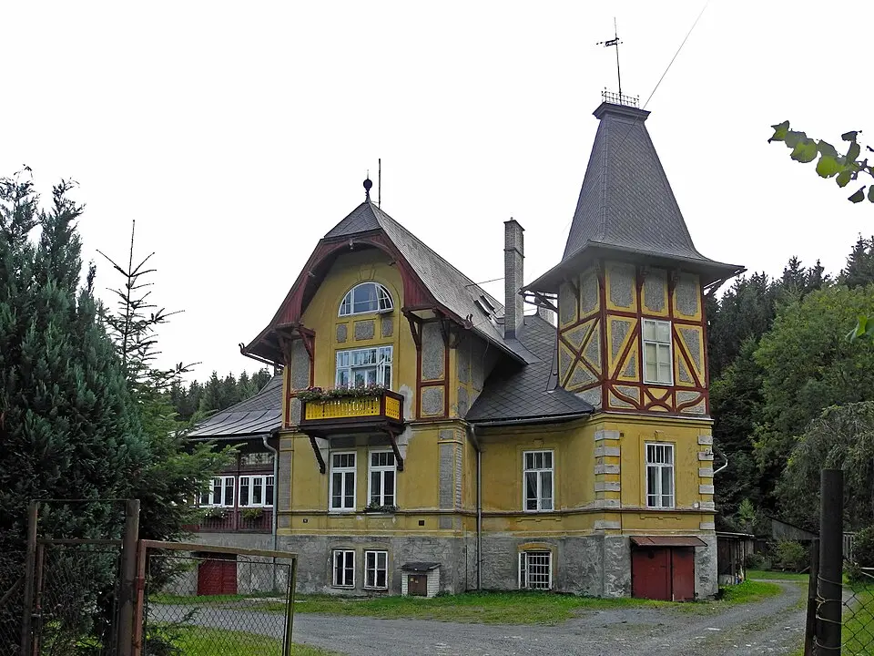 Vila tzv. zámeček se zahradou