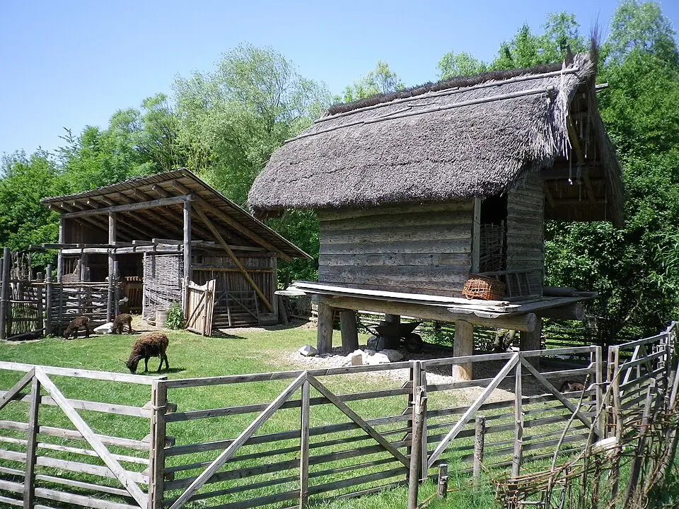 Village d'aventure préhistorique ALCMONA