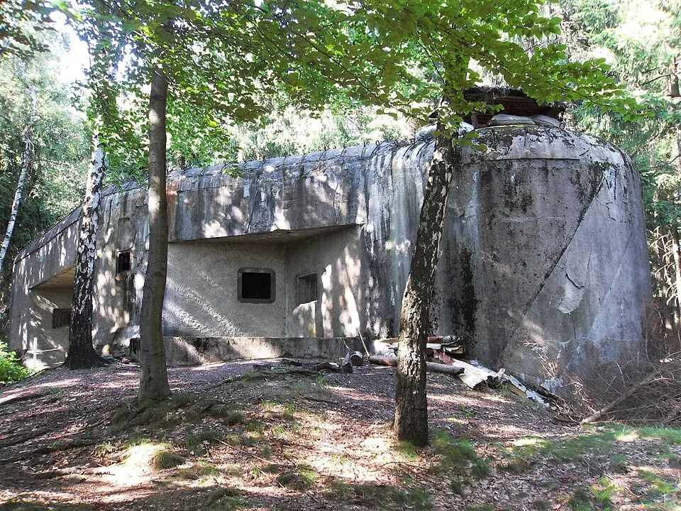 T-S 27 Nad vesnicí