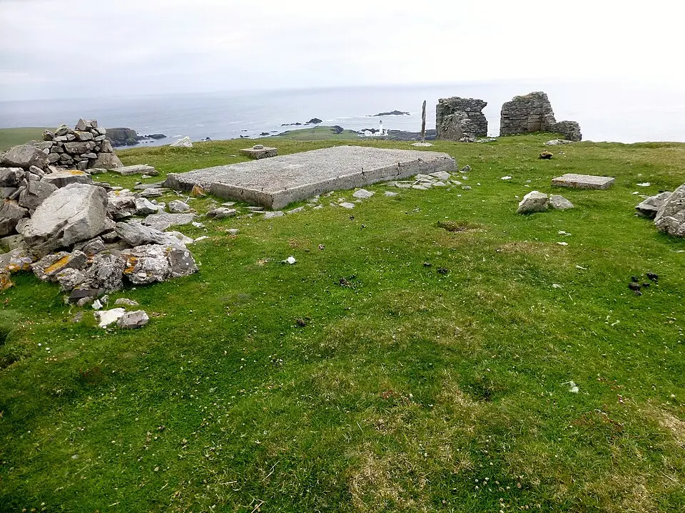Malcolm's Head, lookout tower, Fair Isle